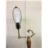 Image 4 : ANTIQUE FLOOR LAMP