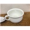 Image 4 : PORCELAIN CHAMBER POT AND LID