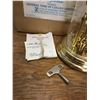 Image 3 : SETH THOMAS 400 DAY ANNIVERSARY CLOCK WITH BOX MADE WEST GERMANY CRACKED DOME