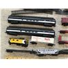 Image 2 : VINTAGE TRAIN SET LOTS OF TRACK UNTESTED