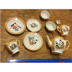 WALT E DISNEY MICKEY AND MINNIE MOUSE CHILDREN'S TEA SET PIECES