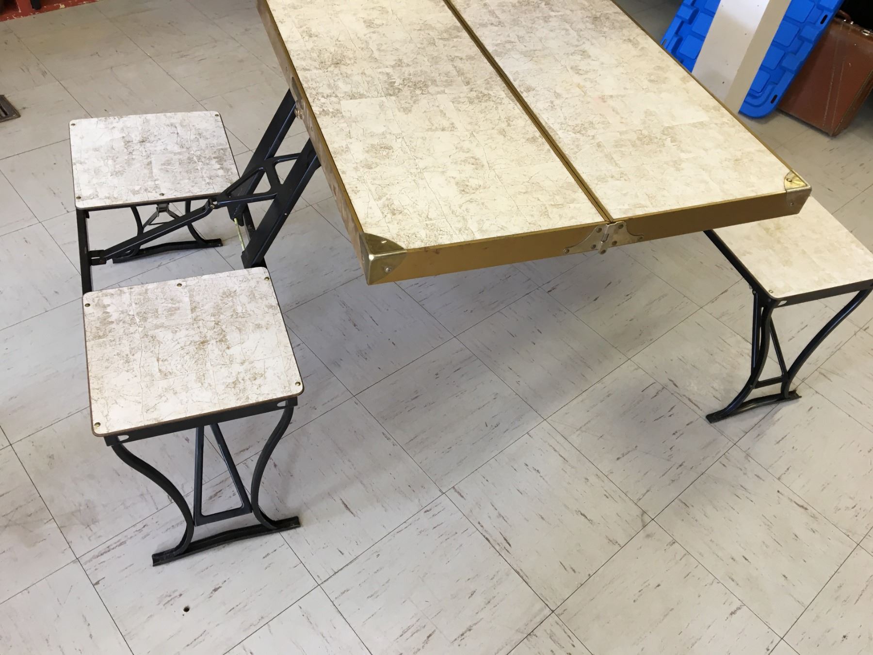 VINTAGE FOLDING "HANDY" CAMPING TABLE AND CHAIRS MADE BY MILWAUKEE