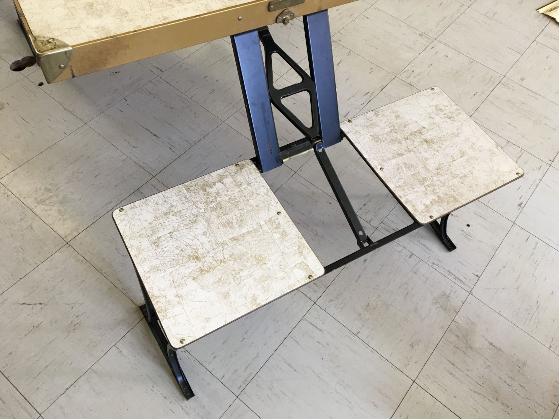 VINTAGE FOLDING