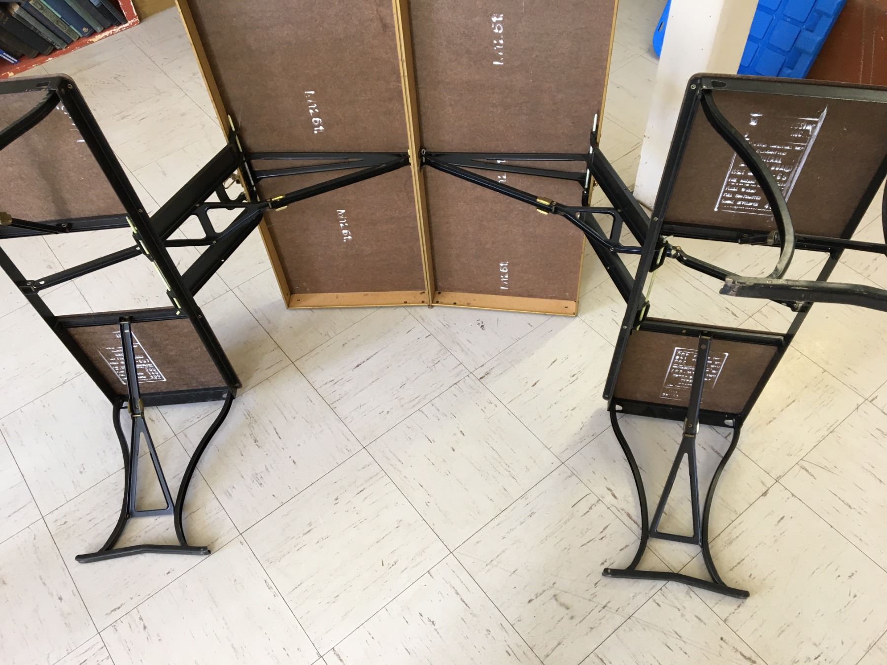 VINTAGE FOLDING "HANDY" CAMPING TABLE AND CHAIRS MADE BY MILWAUKEE