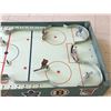 Image 4 : VINTAGE EAGLE TOYS TABLE HOCKEY GAME NEEDS WORK MISSING 2 PLAYERS