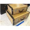 Image 2 : LOT OF 2 VINTAGE SUITCASES
