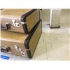 Image 3 : LOT OF 2 VINTAGE SUITCASES