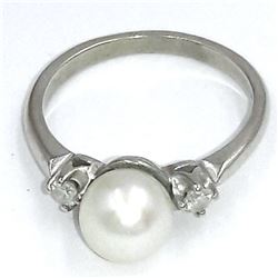 Gold/Pearl/Diamond Ring