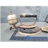 Image 4 : Vintage Coleman Gas Iron with Plates