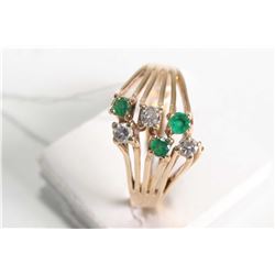 14kt yellow gold, diamond and emerald gemstone size 7.75 ring set with 0.15ct of round brilliant cut