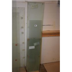 Six assorted tempered glass shelves -. (Update for March 27th. This item will be stored at the Ward'