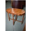 Image 1 : Mid 20th century walnut occasional table with sculpted top