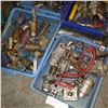 Image 3 : 4 TRAYS OF STAINLESS STEEL AND BRASS VALVES