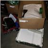 Image 1 : BOX OF PAINTING SUPPLIES AND ABSORBING PADS