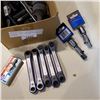 Image 2 : TRAY OF IMPACT AND OTHER SOCKETS, TAPS, AND RATCHETING WRENCHES