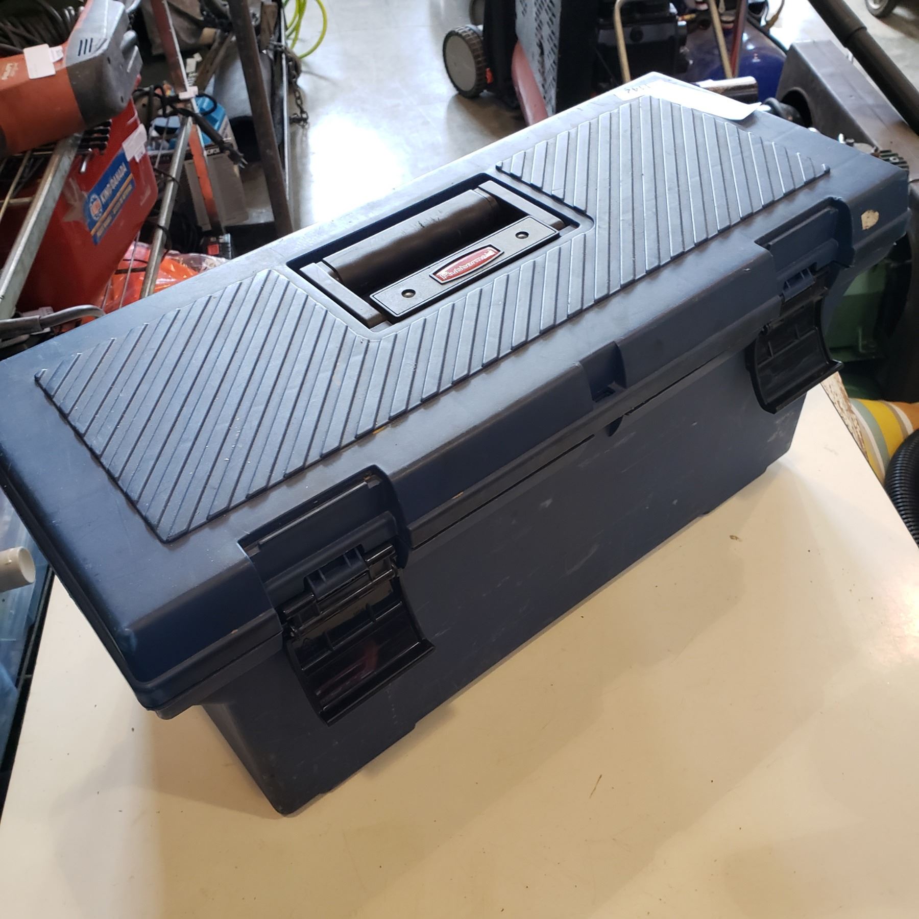 Rubbermaid tool box for truck Clearance