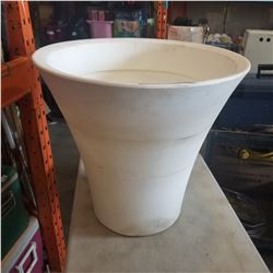 MARCHIORO PLASTIC PLANTER WHITE