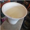 Image 2 : MARCHIORO PLASTIC PLANTER WHITE