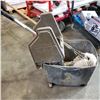 Image 3 : RUBBERMAID BRUTE MOP BUCKET W/ WRINGER AND MOP