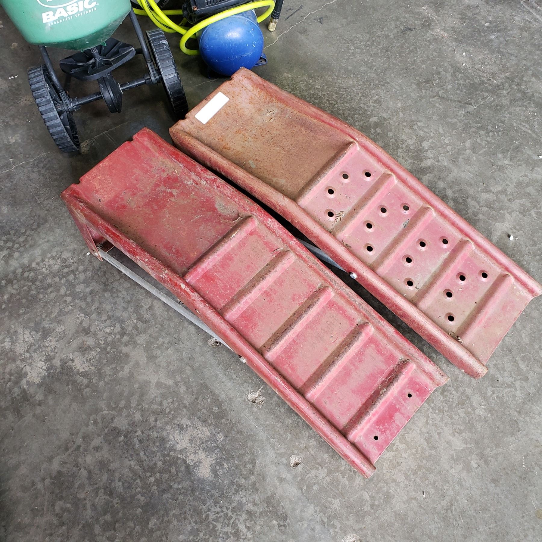 SET OF RED METAL CAR RAMPS
