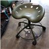 Image 2 : ROLLING SHOP STOOL