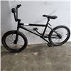 Image 1 : BLACK BMX BIKE