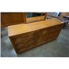 Image 2 : 6 DRAWER OAK SKLAR PEPPLAR DRESSER W/ MIRROR