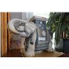 Image 1 : ELEPHANT PLANTER STAND