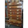 Image 10 : KELLER FURNITURE QUEEN ANNE MAHOGANY 2 PIECE 8 DRAWER CHEST OF DRAWERS