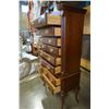 Image 5 : KELLER FURNITURE QUEEN ANNE MAHOGANY 2 PIECE 8 DRAWER CHEST OF DRAWERS