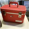 Image 2 : 2 VINTAGE CASES ONE TRAVEL GARD