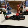 Image 2 : 2 ELECTRONIC KARATE FIGHTER TOYS AND 2 DRAGON FLYZ TOYS
