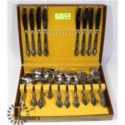 ESTATE FLATWARE SET IN CASE