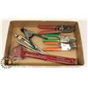 Image 1 : LARGE FLAT OF SPECIALTY TOOLS INCLUDING CRIMPERS