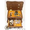 Image 1 : VINTAGE JEWELRY BOX FULL OF ASSORTED VINTAGE