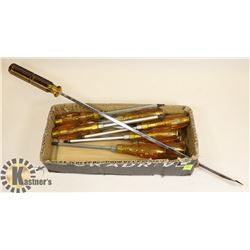 BOX OF 11 ASSORTED SCREW DRIVERS