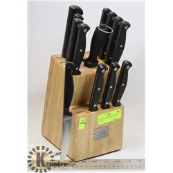 EMERIL LAGASSE KNIVES AND BLOCK