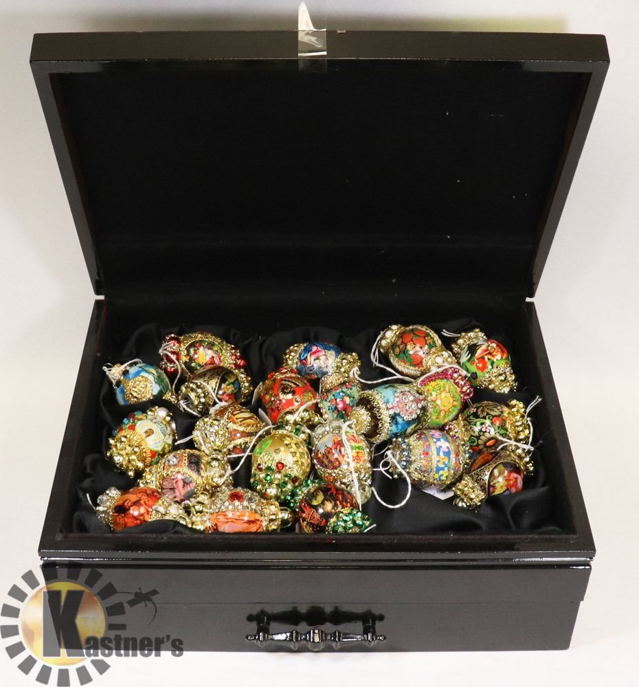 HANDMADE ORNAMENTS IN DISPLAY CASES Kastner Auctions