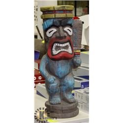 INDOOR/OUTDOOR TOTEM STYLE PLANT