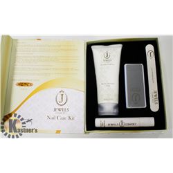 JEWELS COSMETIC SALON QUALITY NAIL CARE KIT