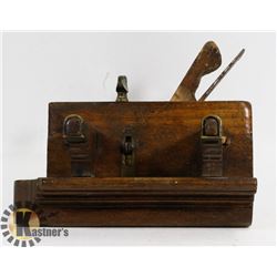 1800'S CARPENTERS WOOD PLANE