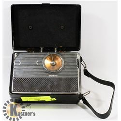 1940'S RCA TUBE PORTABLE RADIO