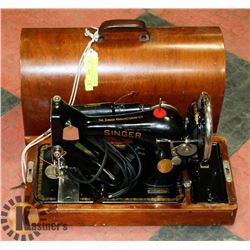ANTIQUE SINGER SEWING MACHINE IN WOOD CASE