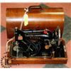 Image 1 : ANTIQUE SINGER SEWING MACHINE IN WOOD CASE