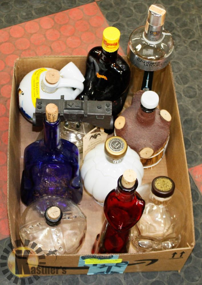 LOT OF ASSORTED COLLECTIBLE EMPTY ALCOHOL BOTTLES