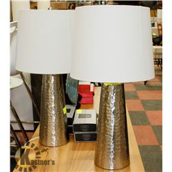 SHOWHOME PAIR OF BRUSHED NICKEL TABLE LAMPS