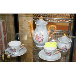 TEAPOT WITH CUP & SAUCERS AND SUGAR BOWL