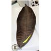 Image 1 : SHOWHOME CERAMIC LEAF DECORATION, 26" LONG