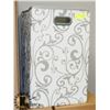 Image 1 : SHOWHOME BOX OF DECORATIVE PILLOWS, LAUNDRY