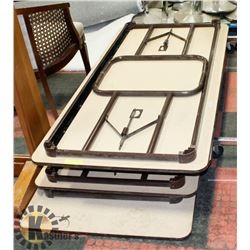 LOT OF 5 FOLDING TABLES WITH DAMAGE